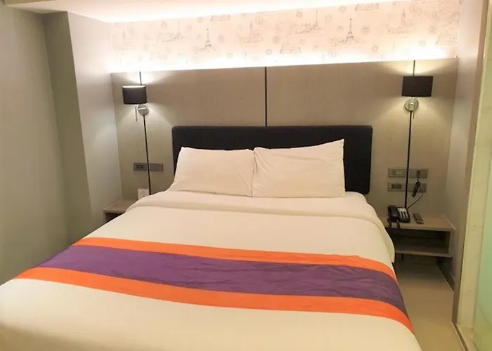 Ekamai Hotel