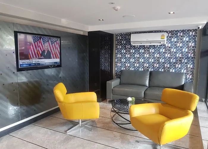 Ekamai Hotel 3*