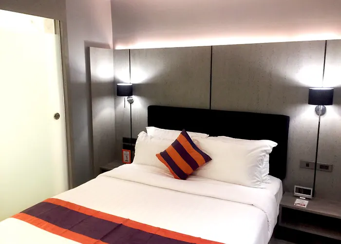 Ekamai Hotel 3*