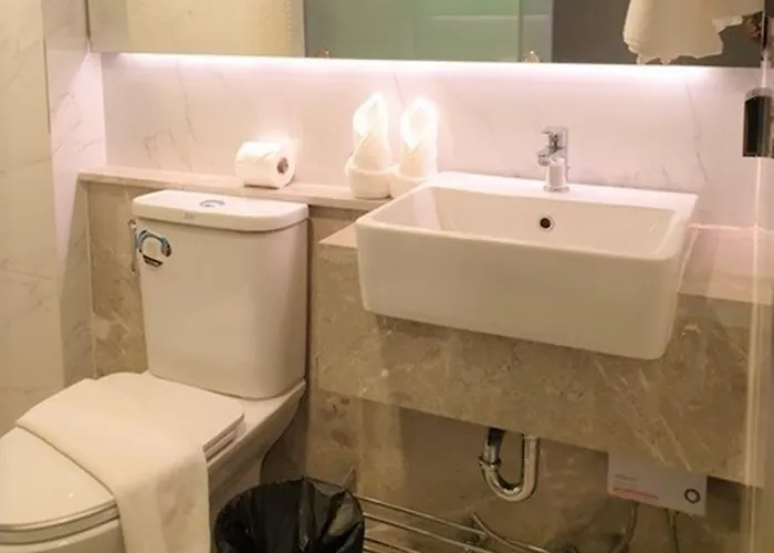 Hotel Ekamai 3*