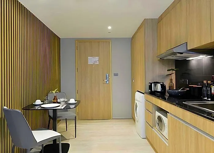 Ekamai Hotel 3*