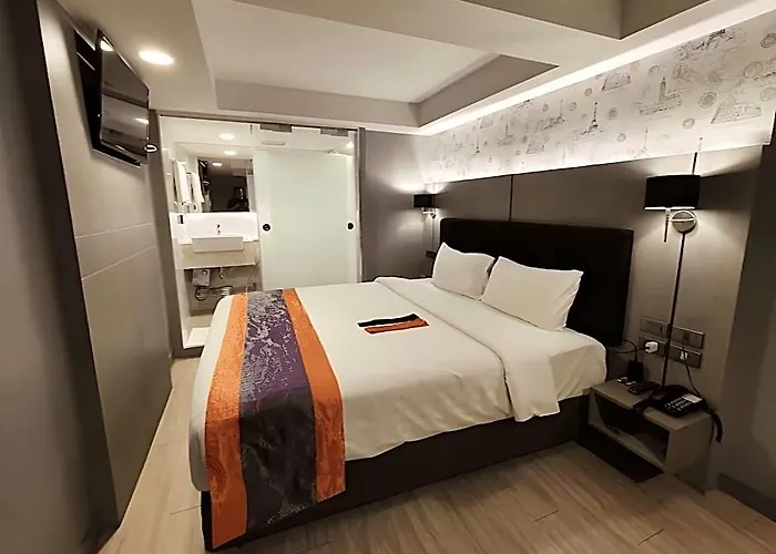 Ekamai Hotel 3*