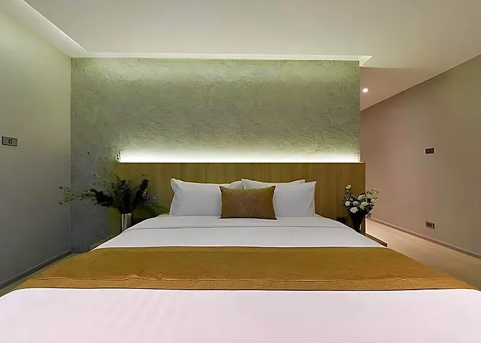 Ekamai Hotel