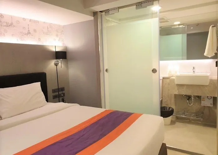 Ekamai Hotel 3*