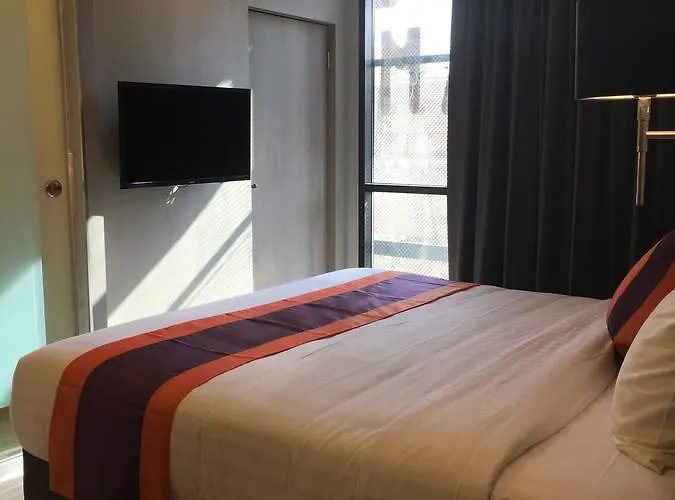 Hotel Ekamai 3*